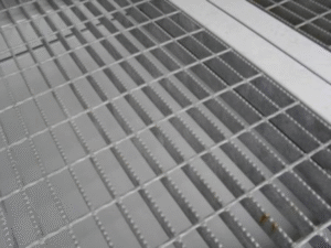 20Ft X 8Ft Open Mesh Floor Bunded Store